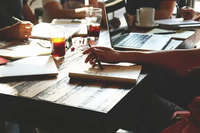 Per ajudar-te a tenir èxit llançant el teu nou restaurant o bar hem fet un recull de consells dels restauradors que van emprendre, van sobreviure i triunfarn amb alguna aportació de la nostra collita. Aquests consells poden ajudar-te a aconseguir aquests somnis i apropar-te una mica més cap a la fama amb el teu nou negoci d'hostaleria.
